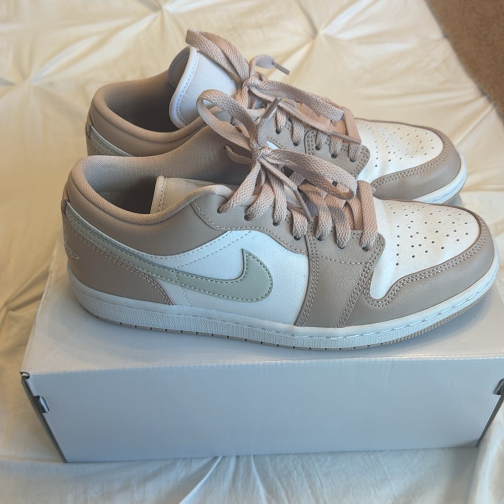 WMNS AIR JORDAN 1 LOW WHITE/light bone, size 9
